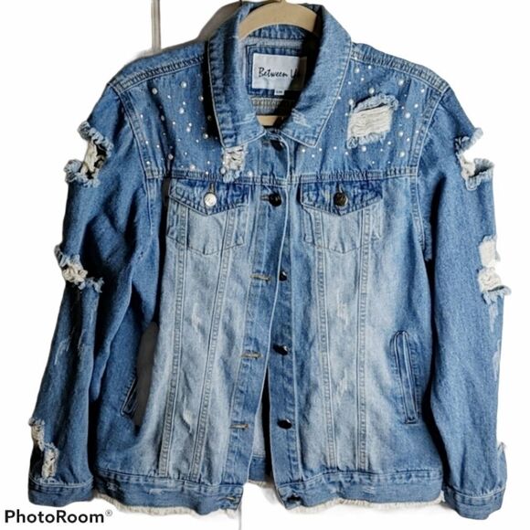 ❤️Between Us Distressed Denim pearl beaded Trucker Jacket - Picture 1 of 7